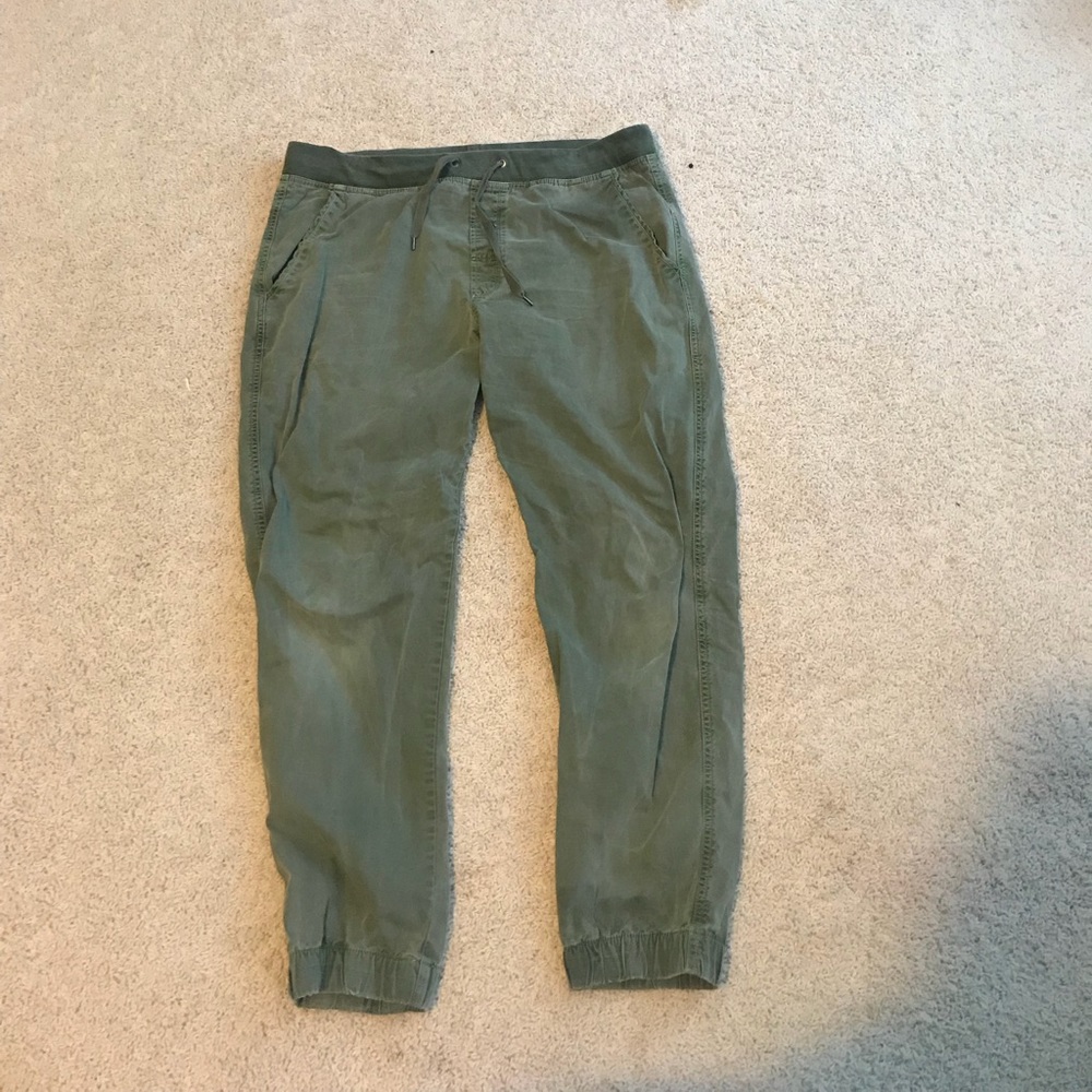 GAP Green men’s pants cuffed